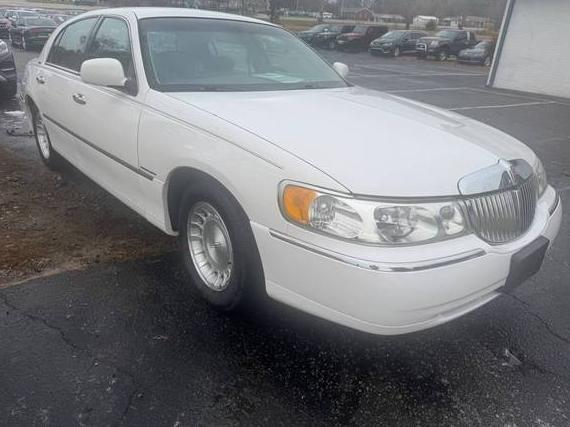 LINCOLN TOWN CAR 1998 1LNFM81W5WY649069 image LINCOLN TOWN CAR 1998 1LNFM81W5WY649069 image